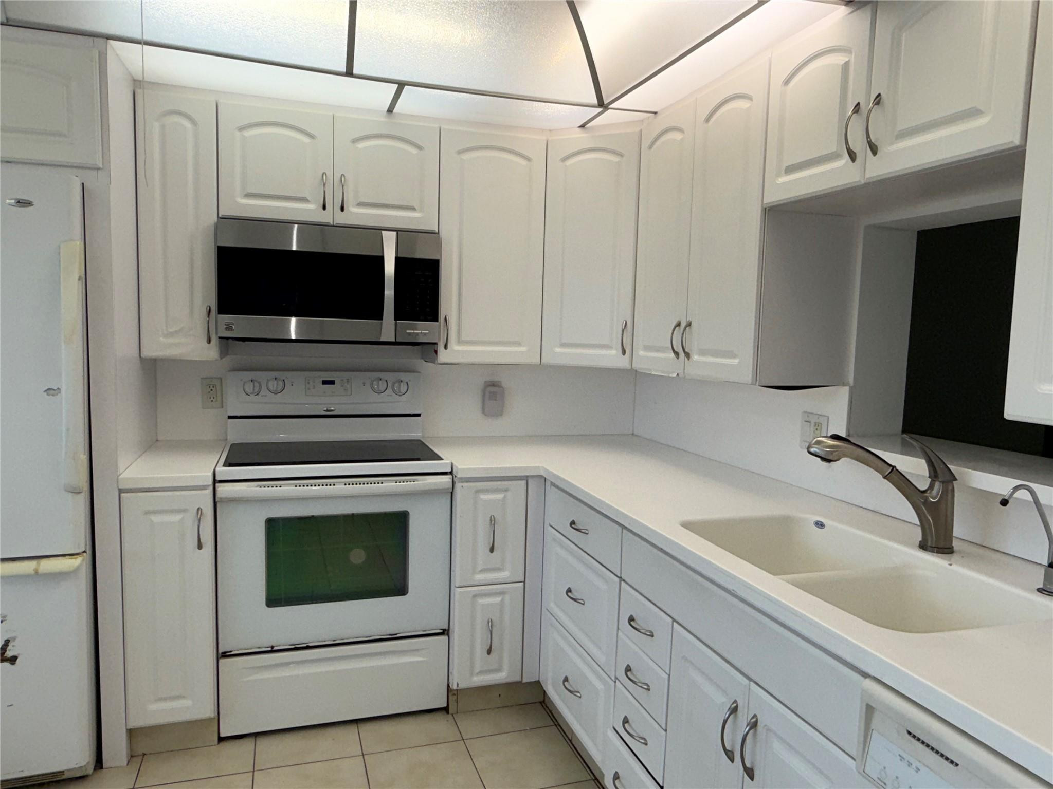 2403 Antigua Cir E4