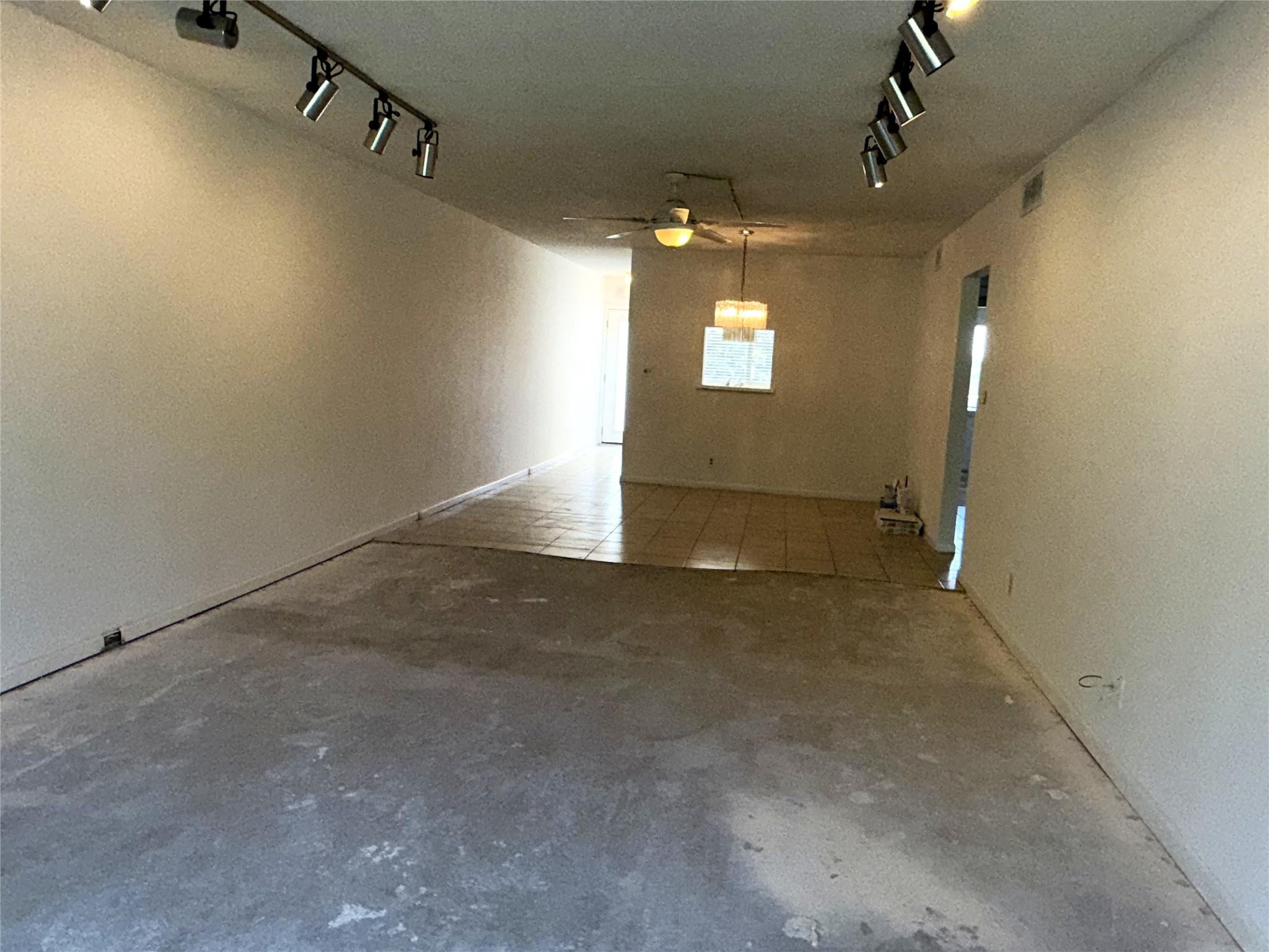 2403 Antigua Cir E4