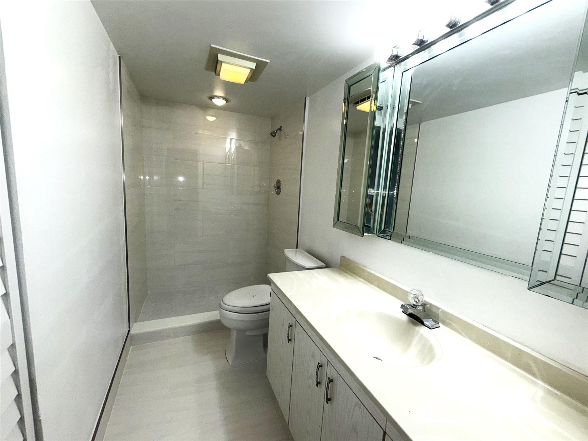 2403 Antigua Cir E4