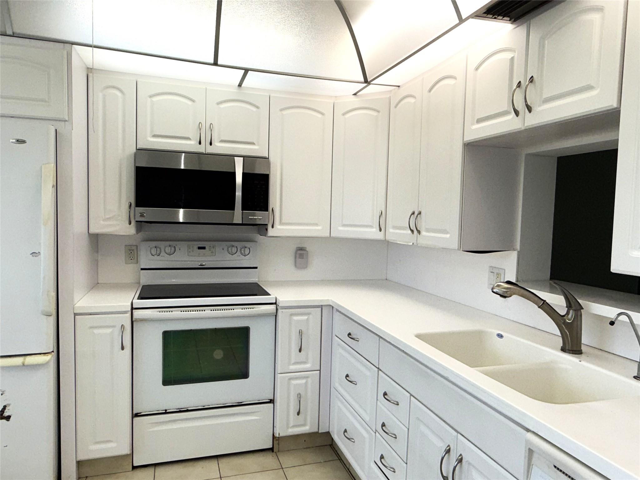 2403 Antigua Cir E4