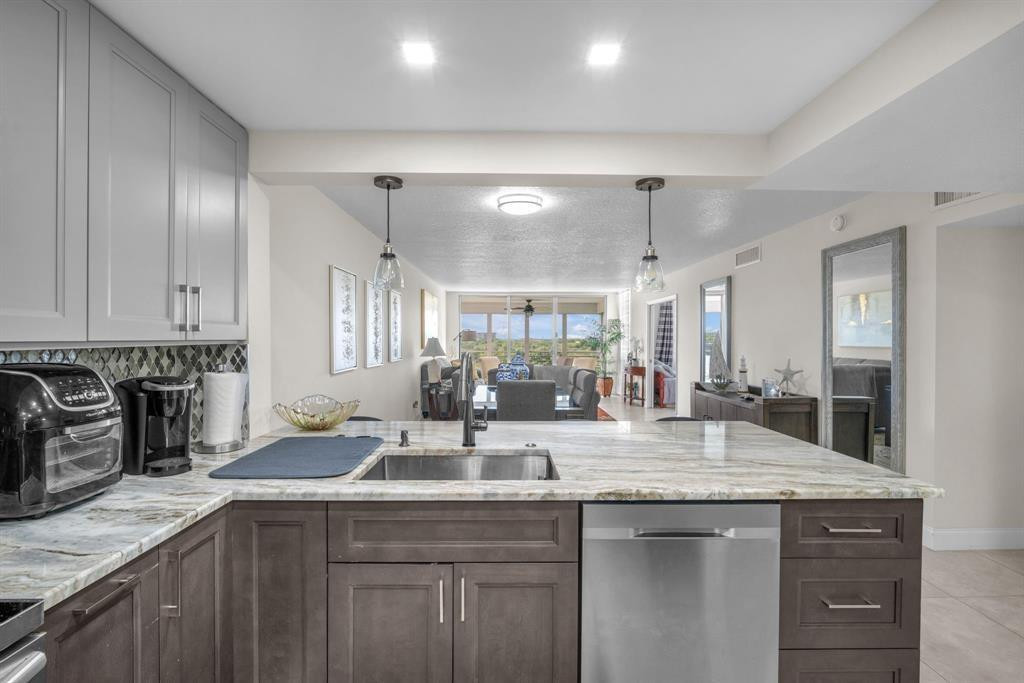 3520 Oaks Way 705