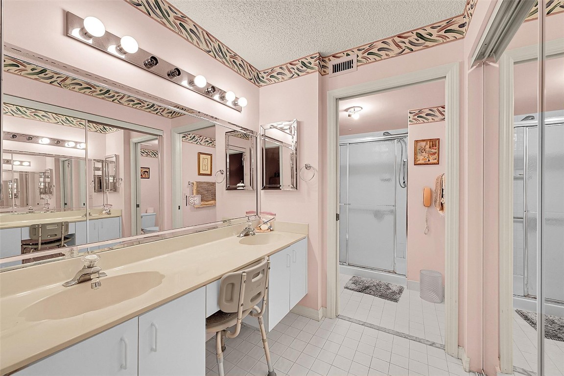 2541 N Nob Hill Rd 206