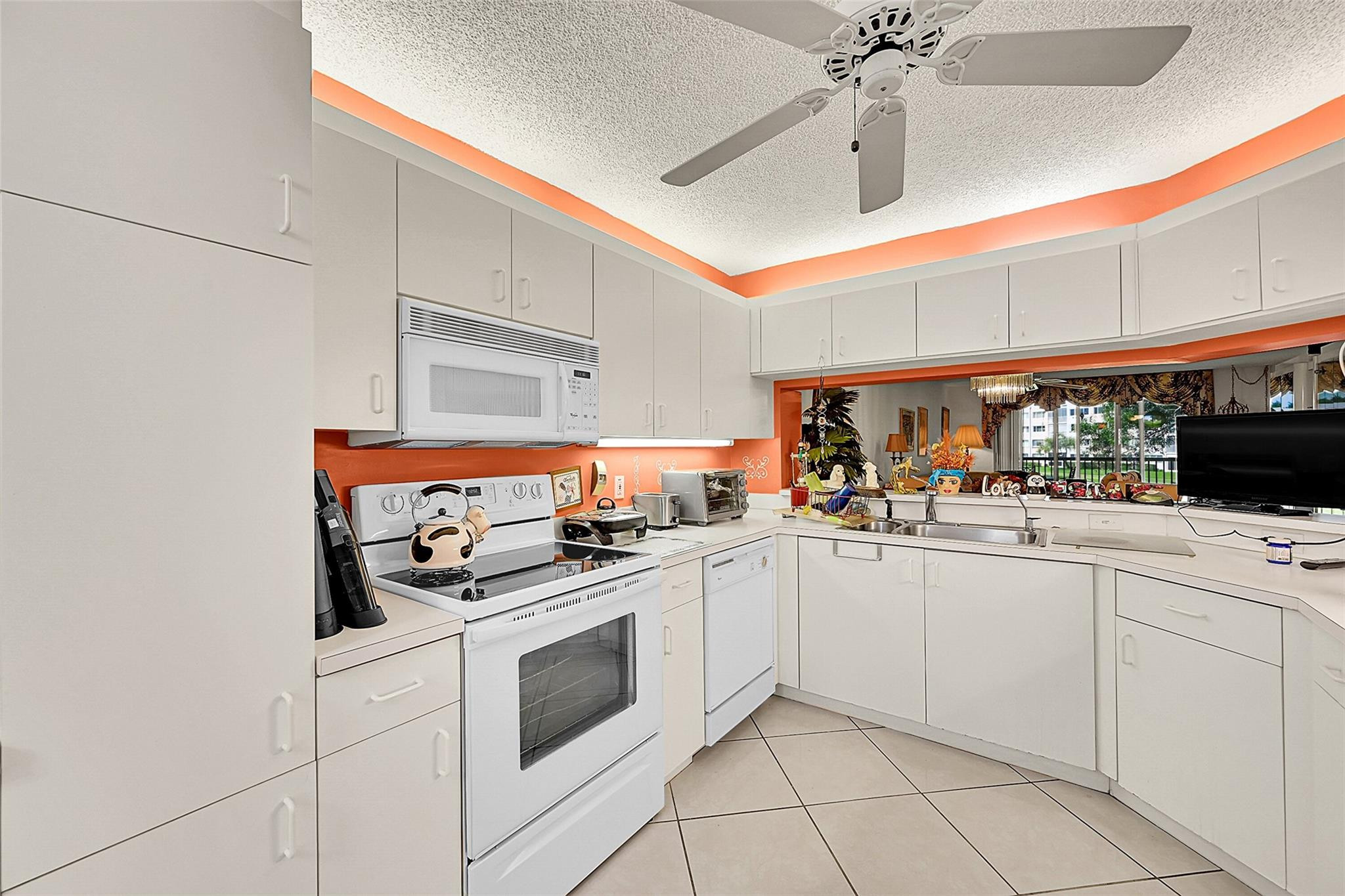 2541 N Nob Hill Rd 206