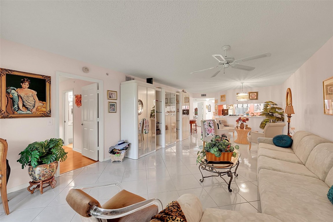 2541 N Nob Hill Rd 206