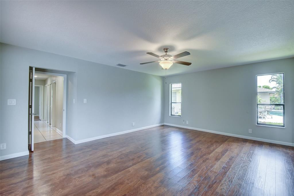 637 NW 100 Lane