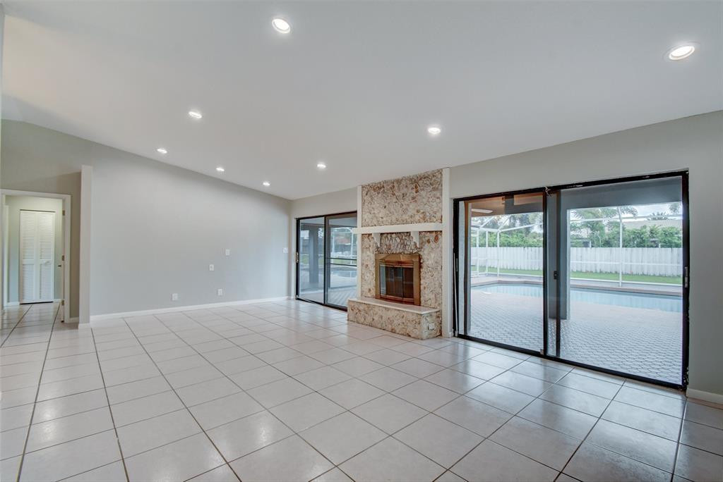 637 NW 100 Lane