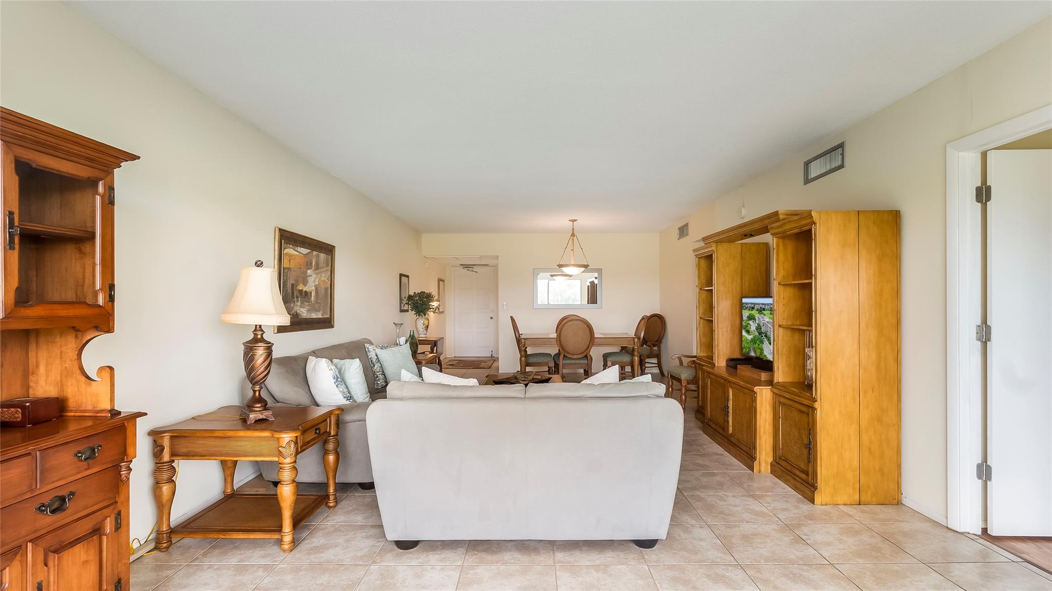 2950 N Palm Aire Dr 206