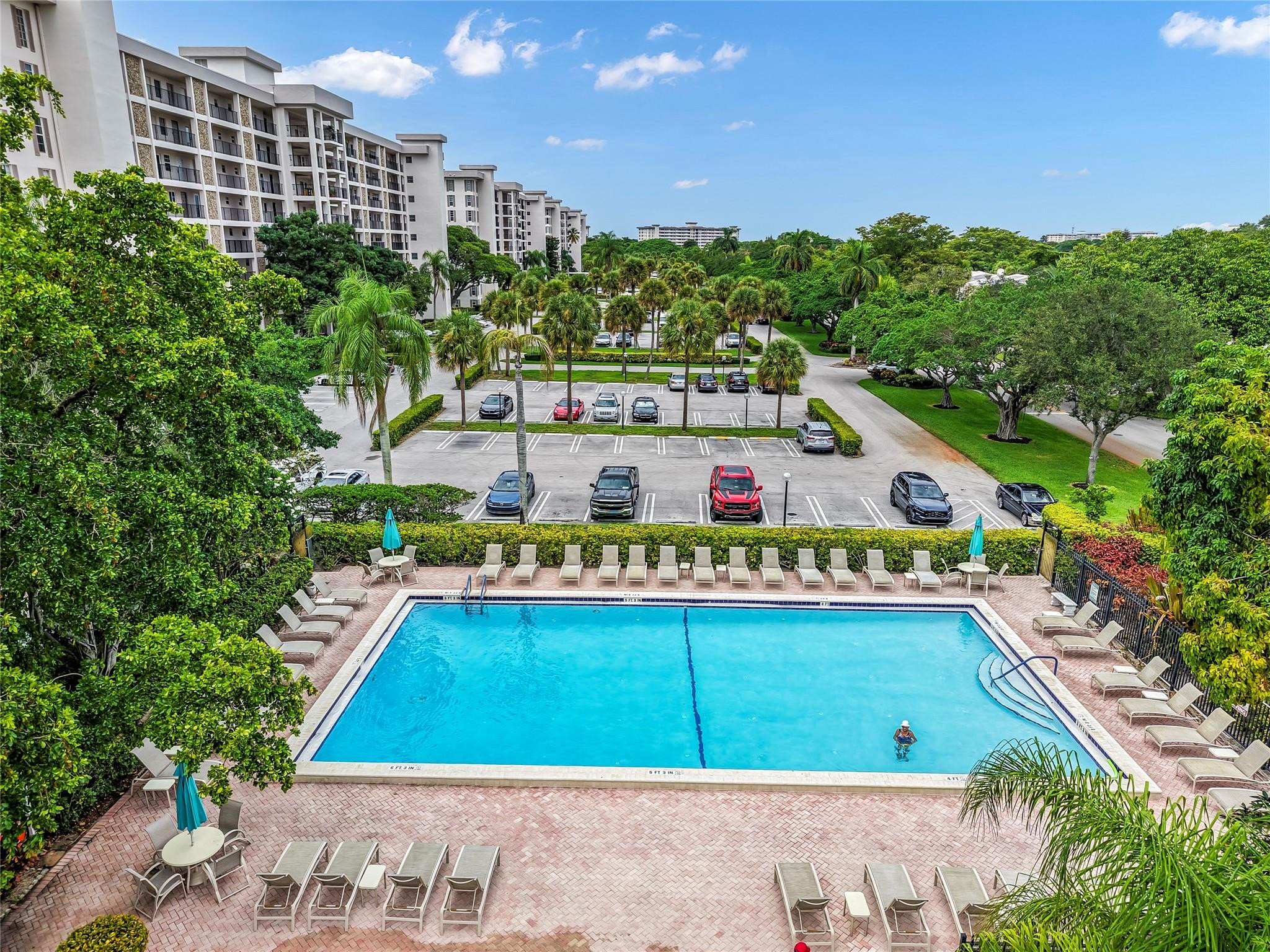 2950 N Palm Aire Dr 206