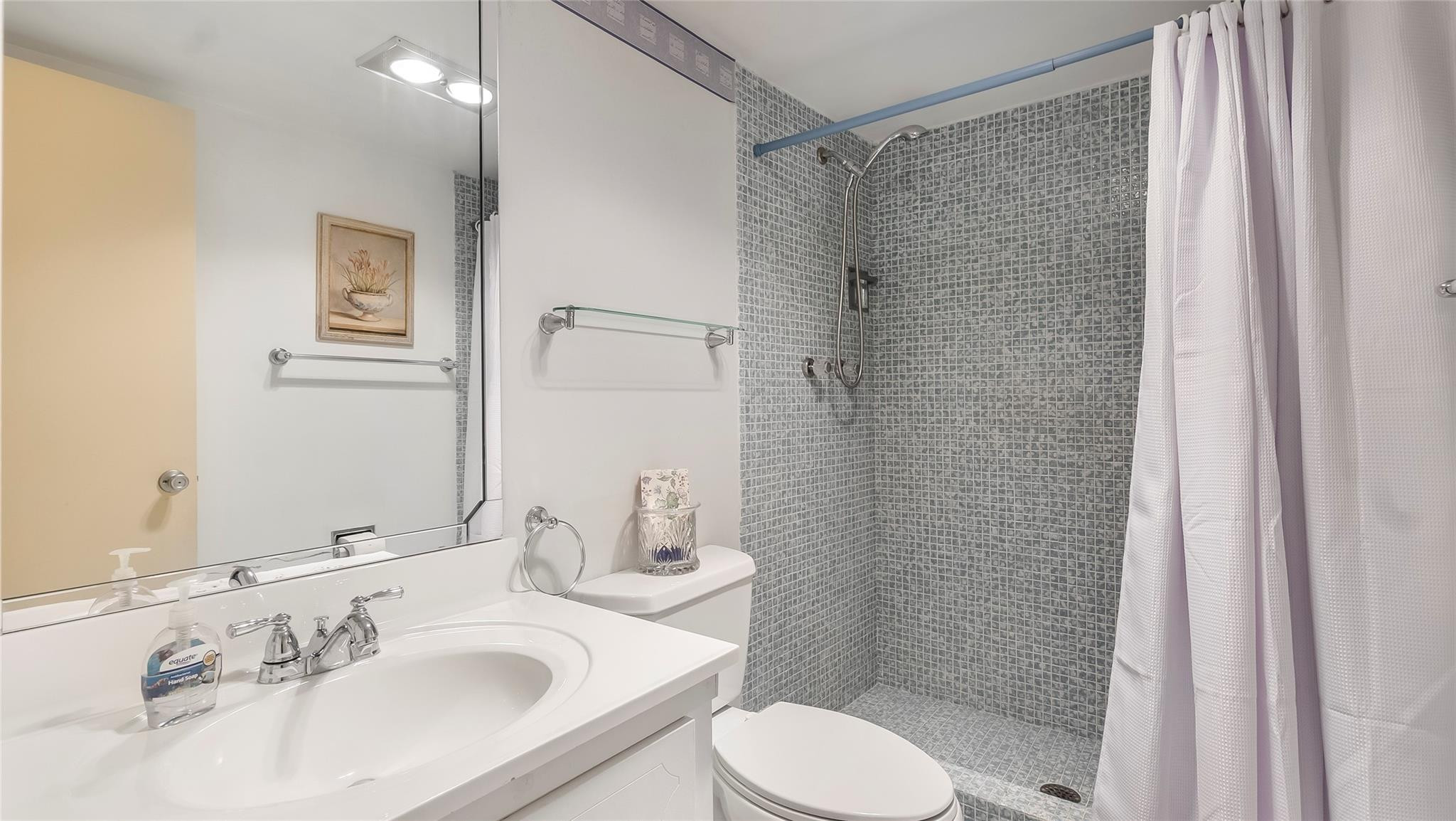 2950 N Palm Aire Dr 206