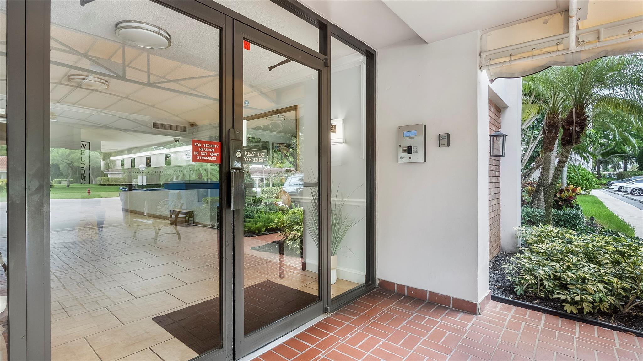 2950 N Palm Aire Dr 206