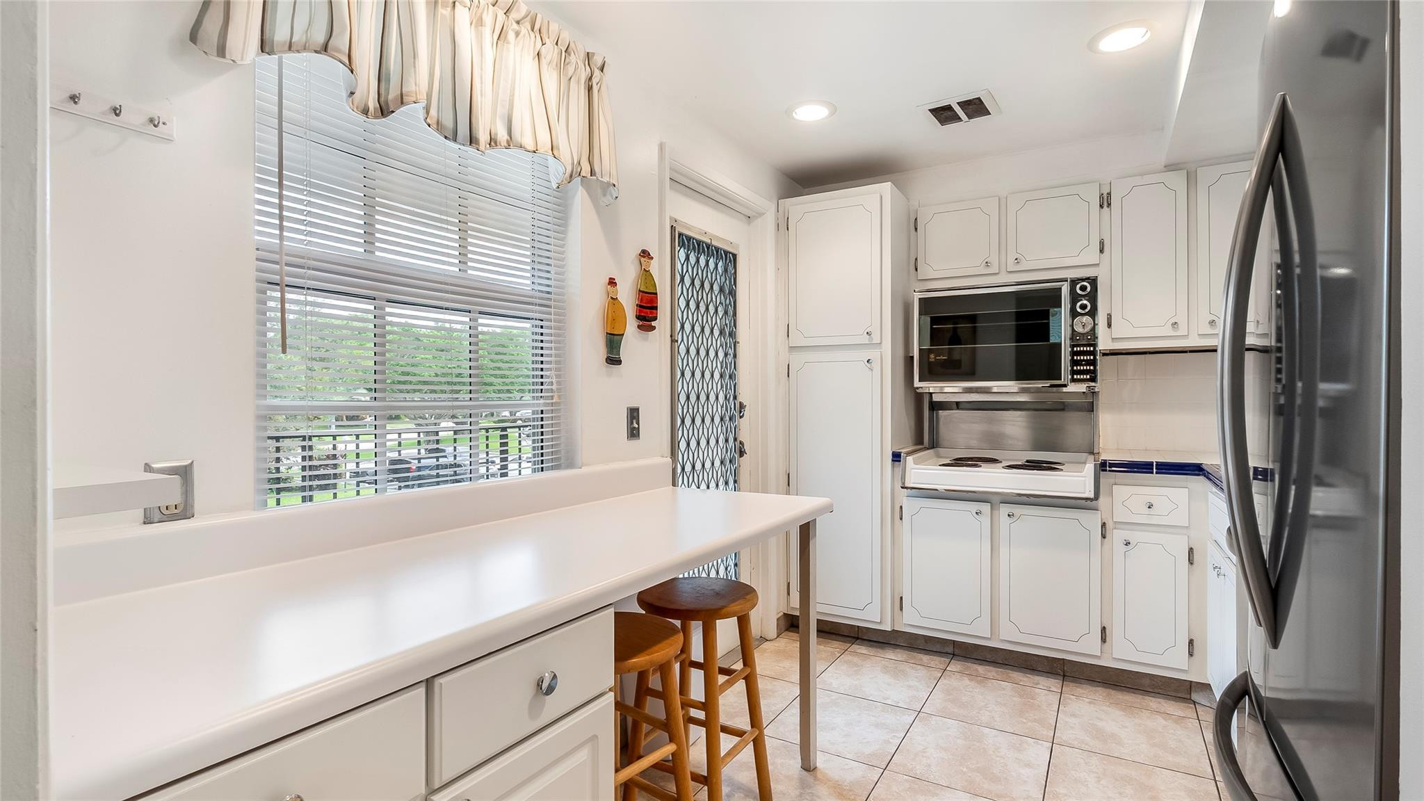 2950 N Palm Aire Dr 206