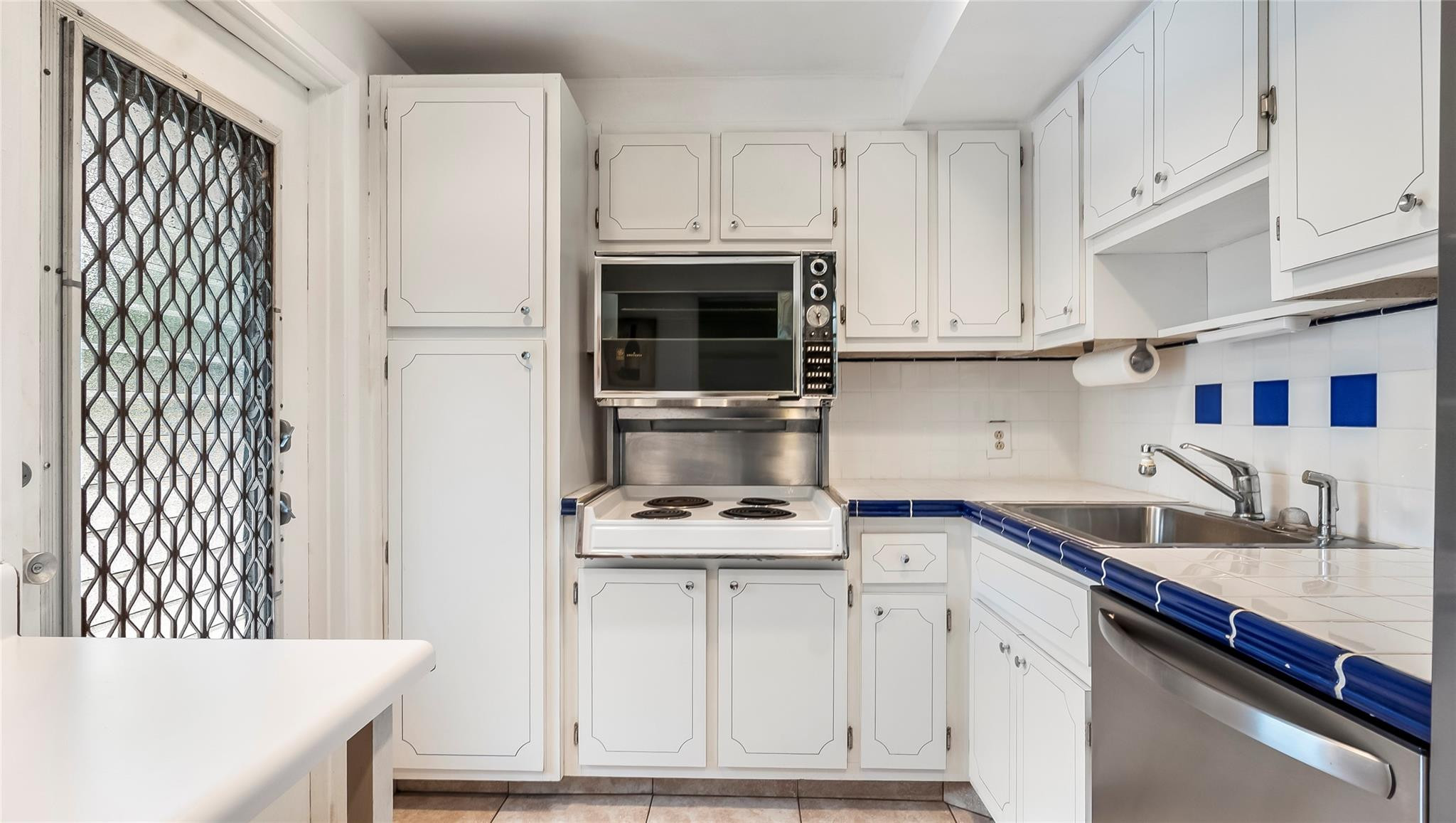 2950 N Palm Aire Dr 206