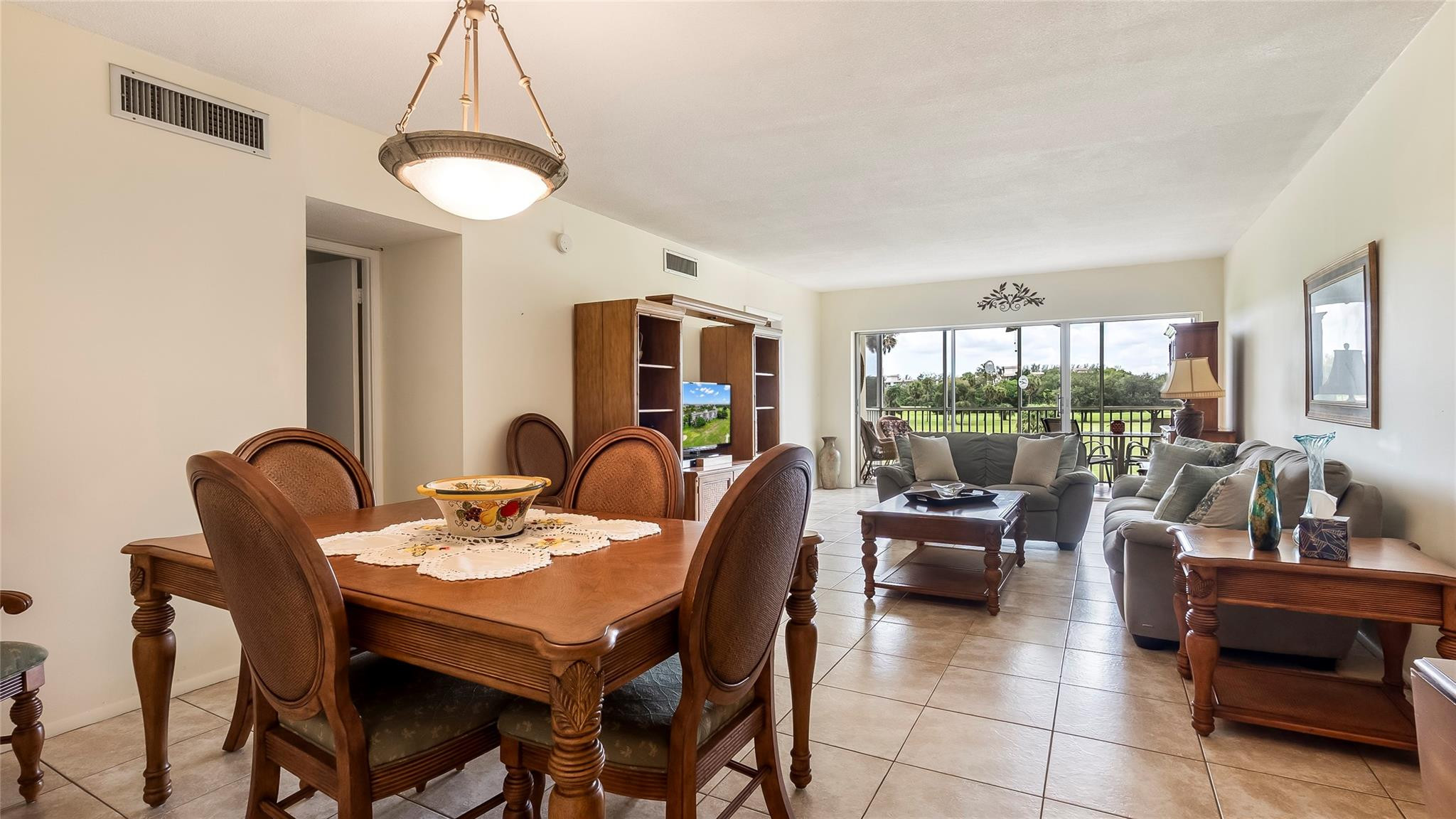 2950 N Palm Aire Dr 206