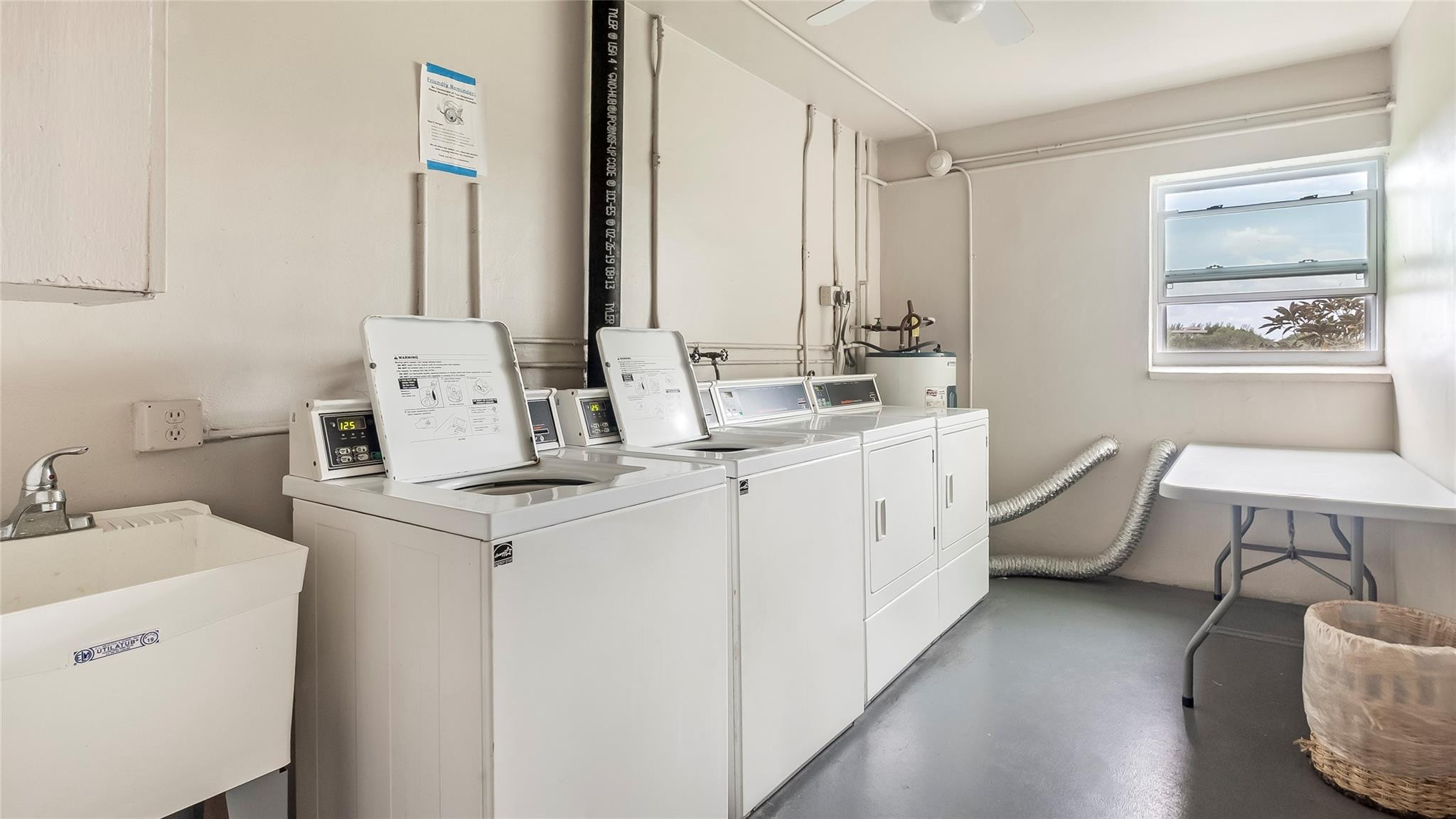 2950 N Palm Aire Dr 206