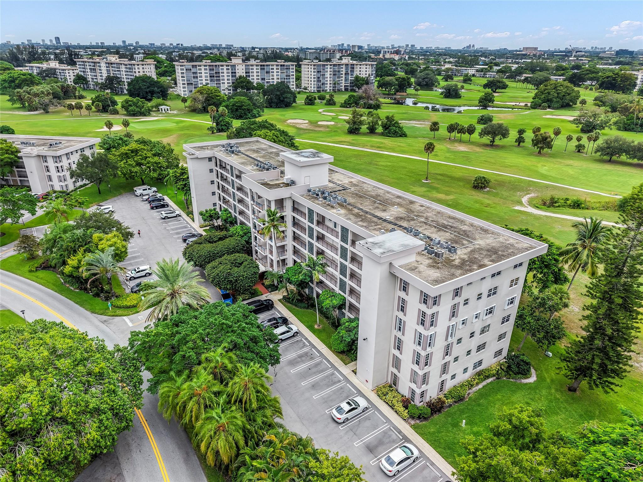 2950 N Palm Aire Dr 206