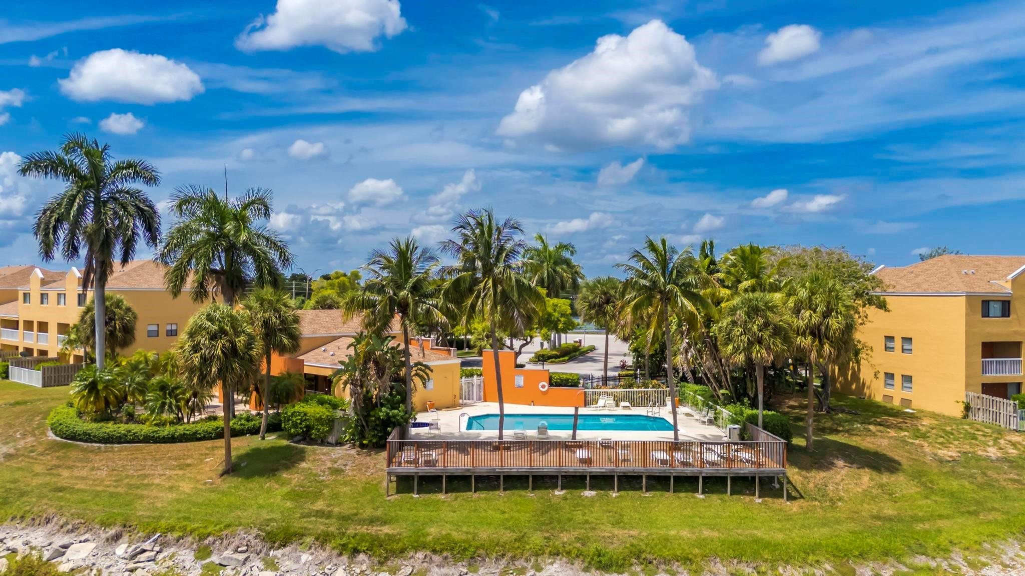 5200 NW 31st Ave 6,121,157 & 183