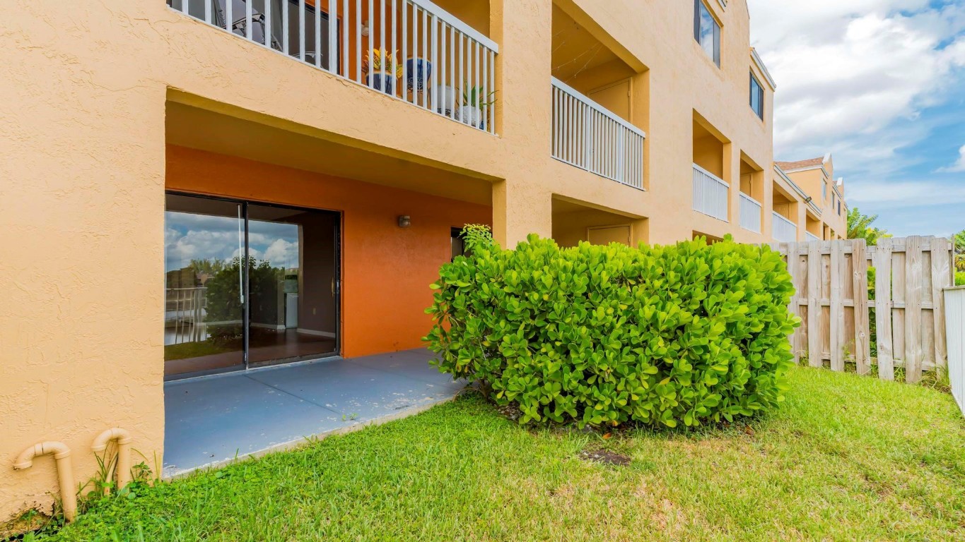 5200 NW 31st Ave 6,121,157 & 183