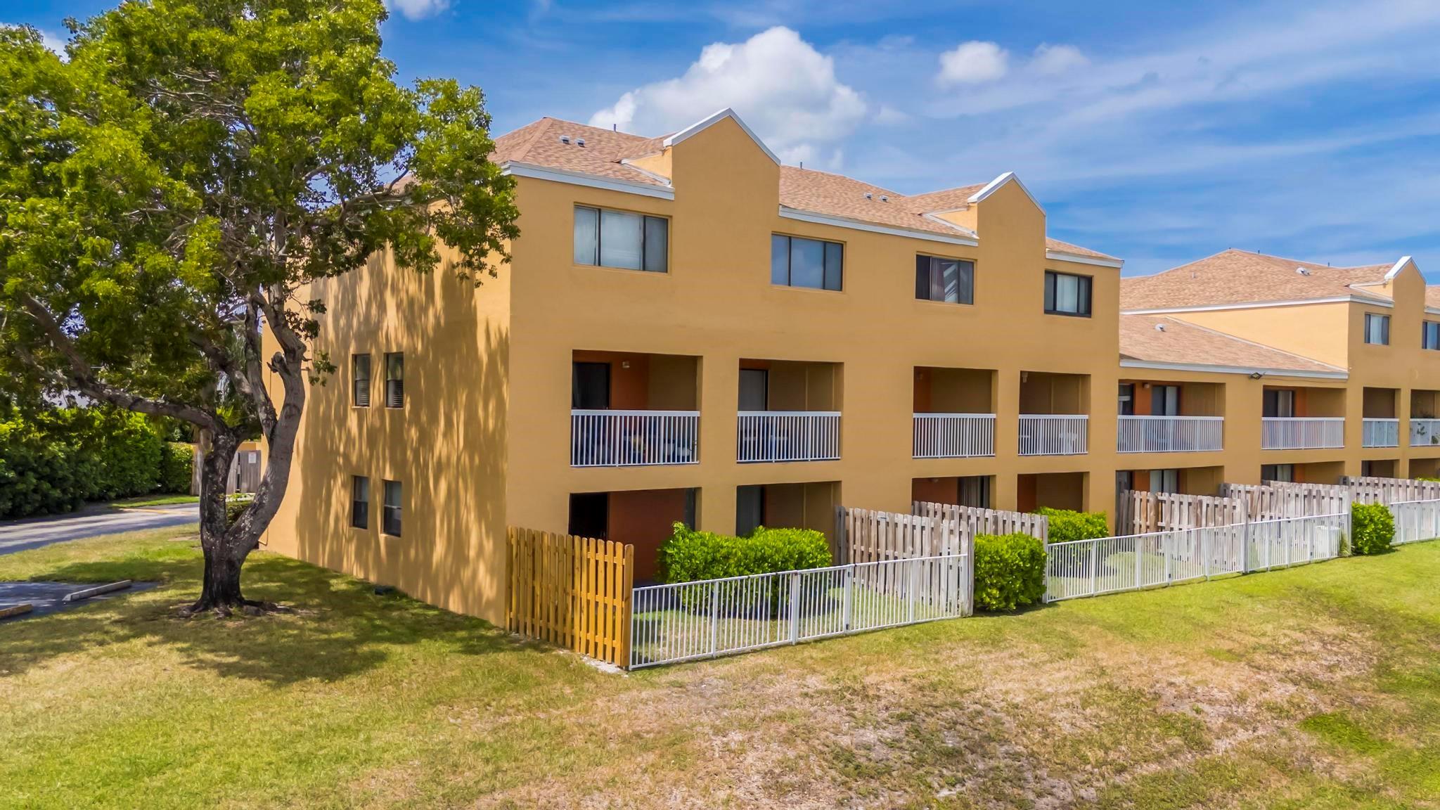 5200 NW 31st Ave 6,121,157 & 183