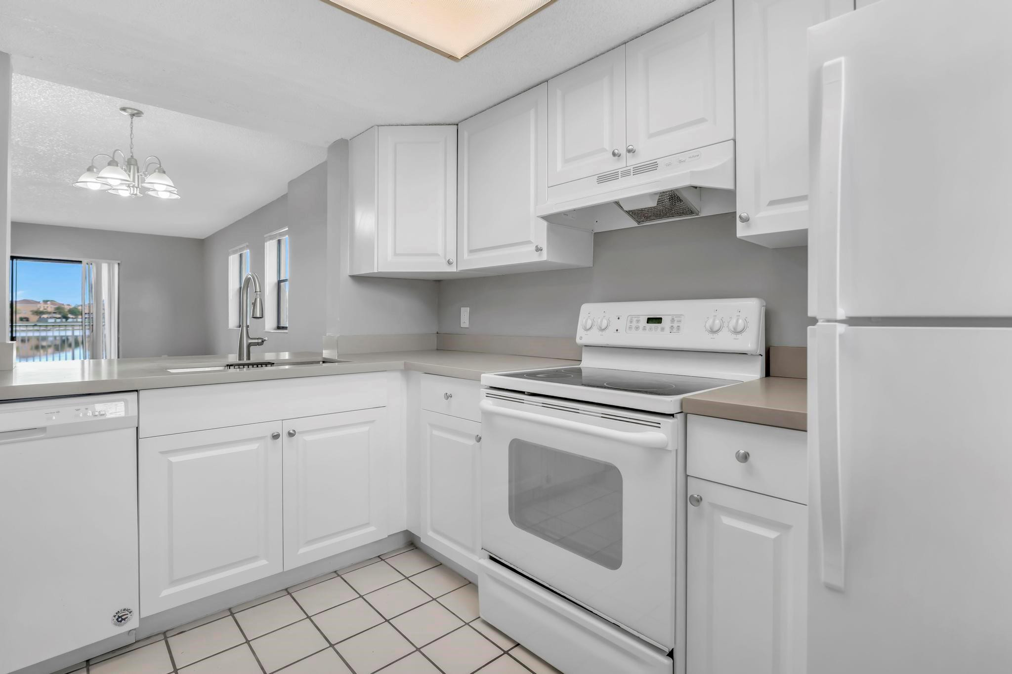 5200 NW 31st Ave 6,121,157 & 183