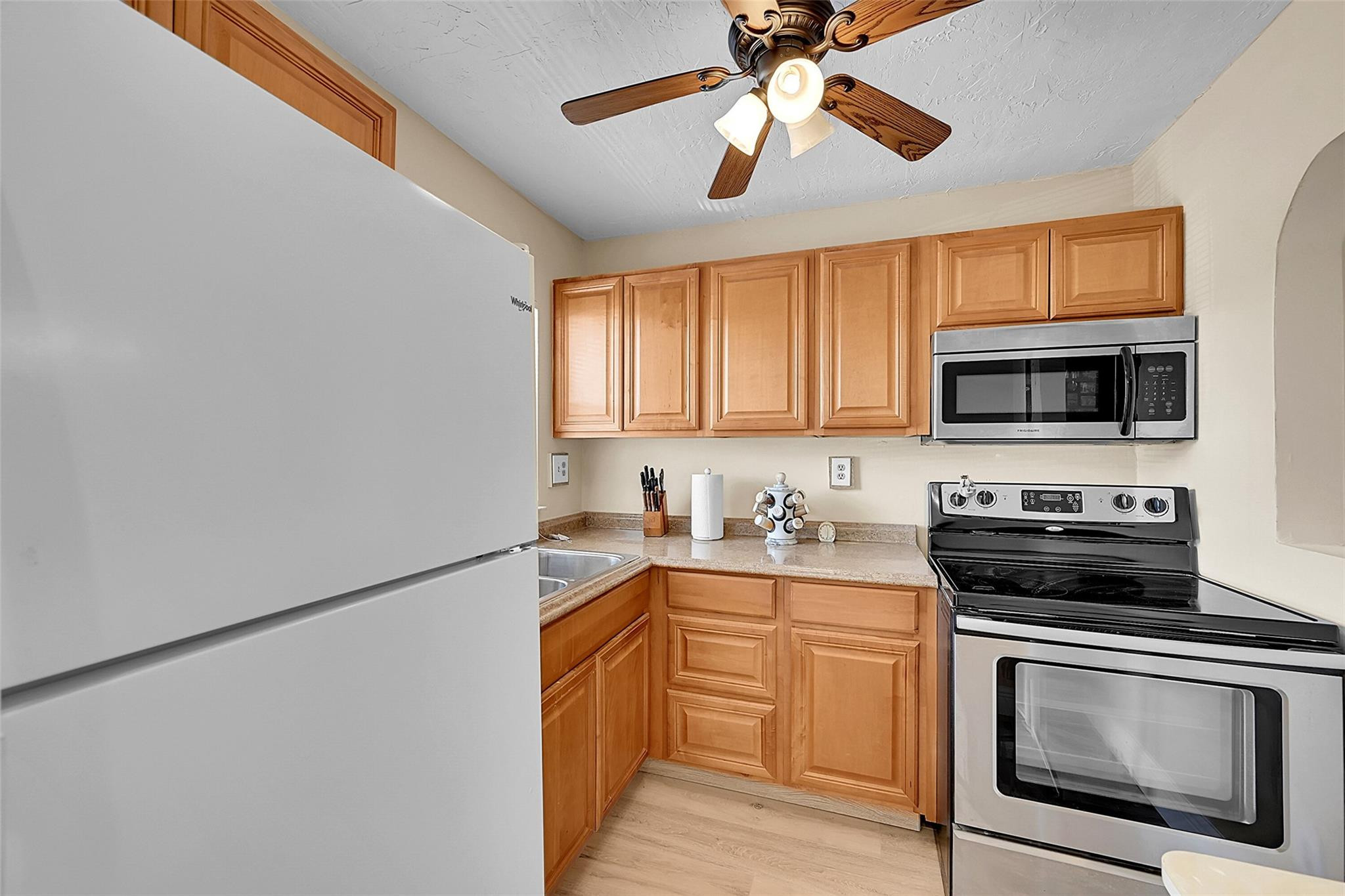 9380 Sunrise Lakes Blvd 206