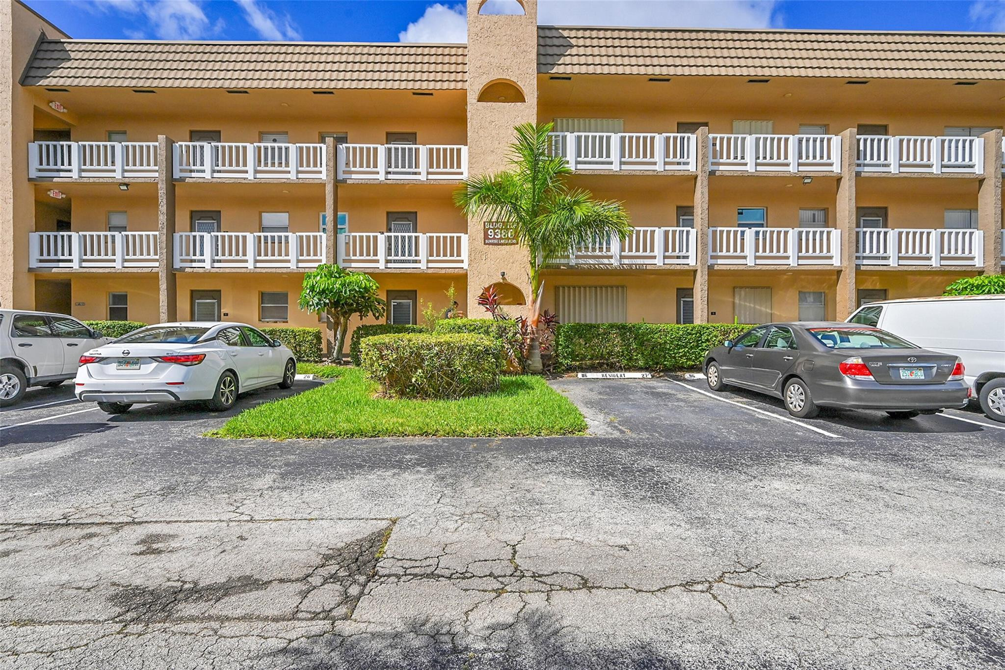 9380 Sunrise Lakes Blvd 206