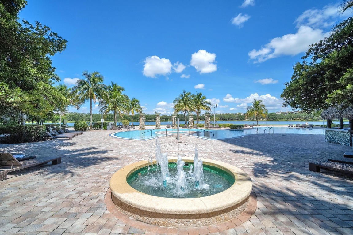 2641 N Flamingo Rd 1902