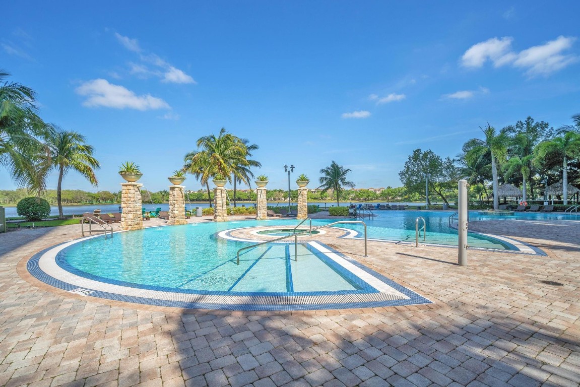 2641 N Flamingo Rd 1902