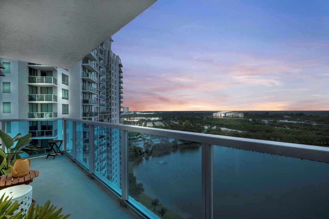 2641 N Flamingo Rd 1902