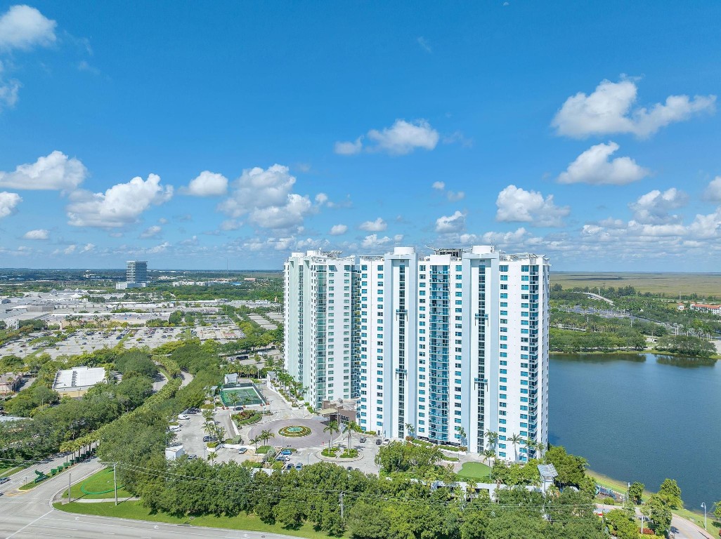 2641 N Flamingo Rd 1902