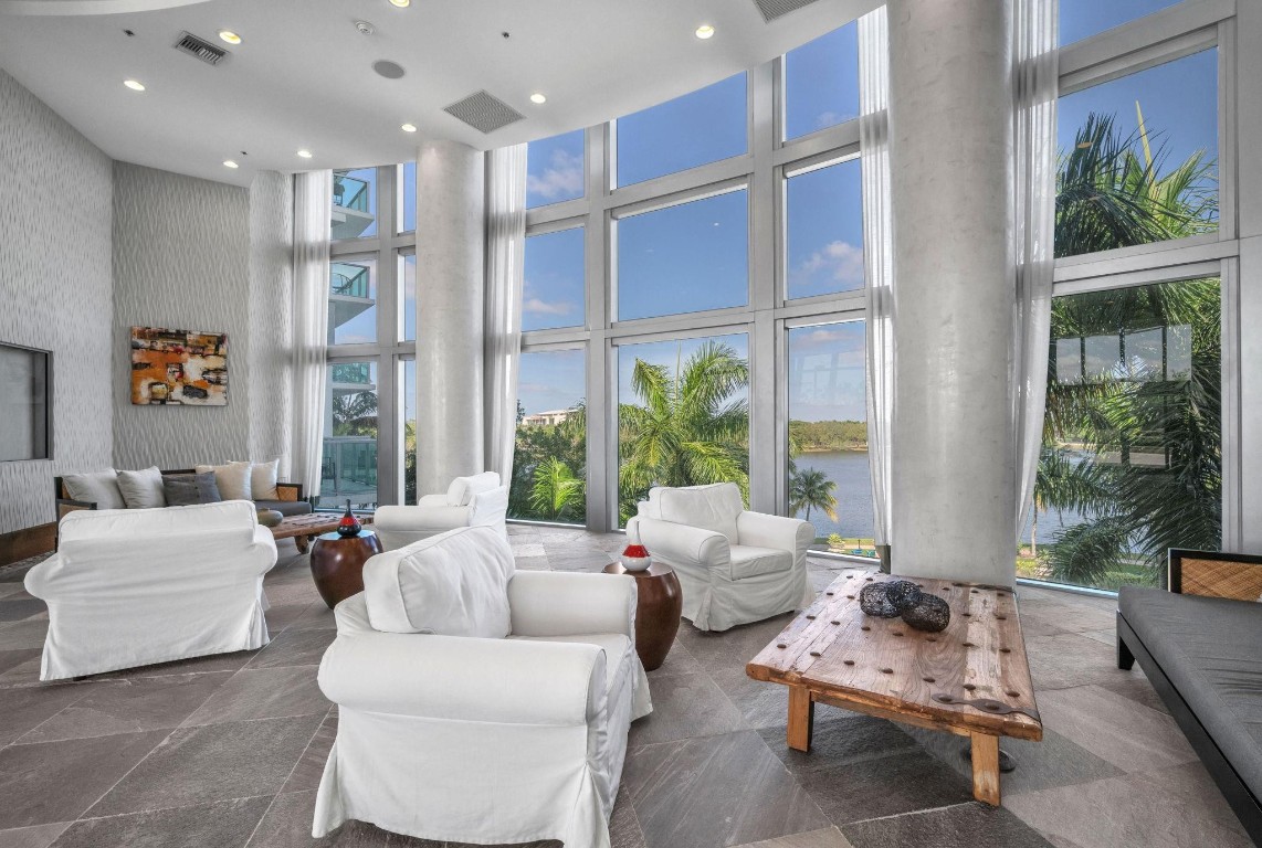 2641 N Flamingo Rd 1902