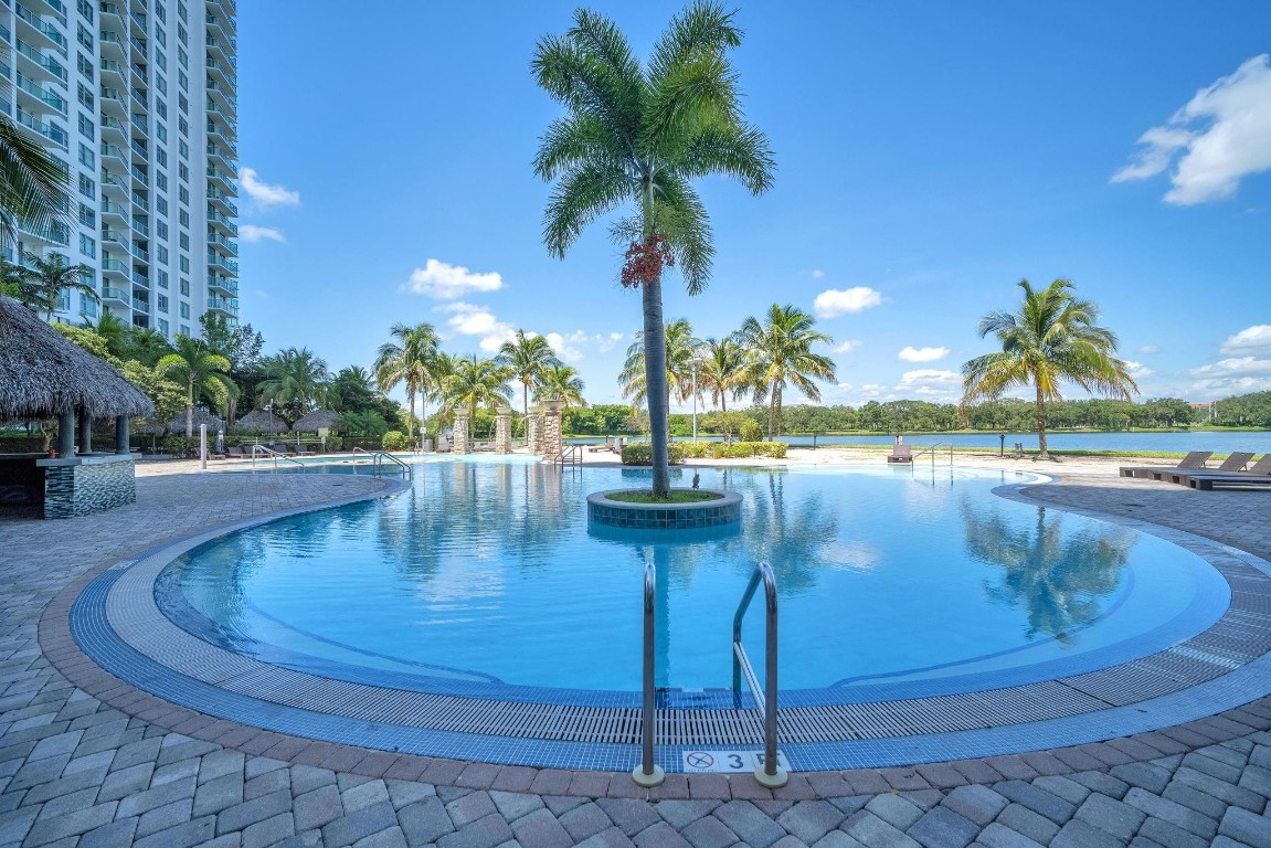 2641 N Flamingo Rd 1902