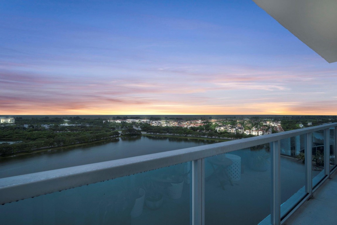 2641 N Flamingo Rd 1902