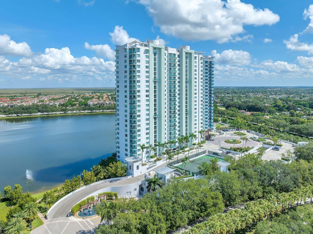 2641 N Flamingo Rd 1902