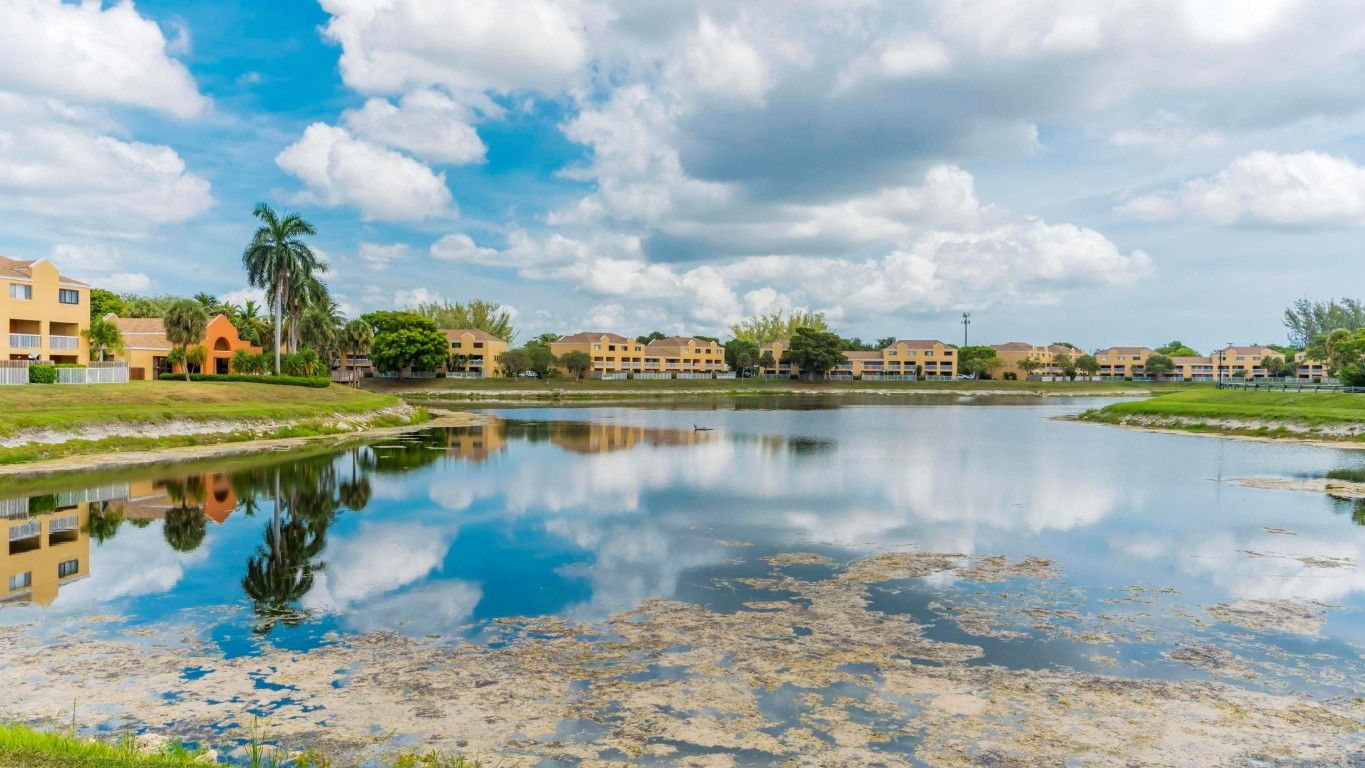 5200 NW 31st Ave 6,121,157,183