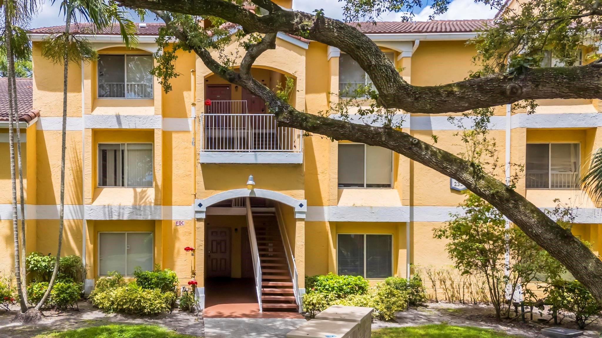 2350 NW 33RD ST 803