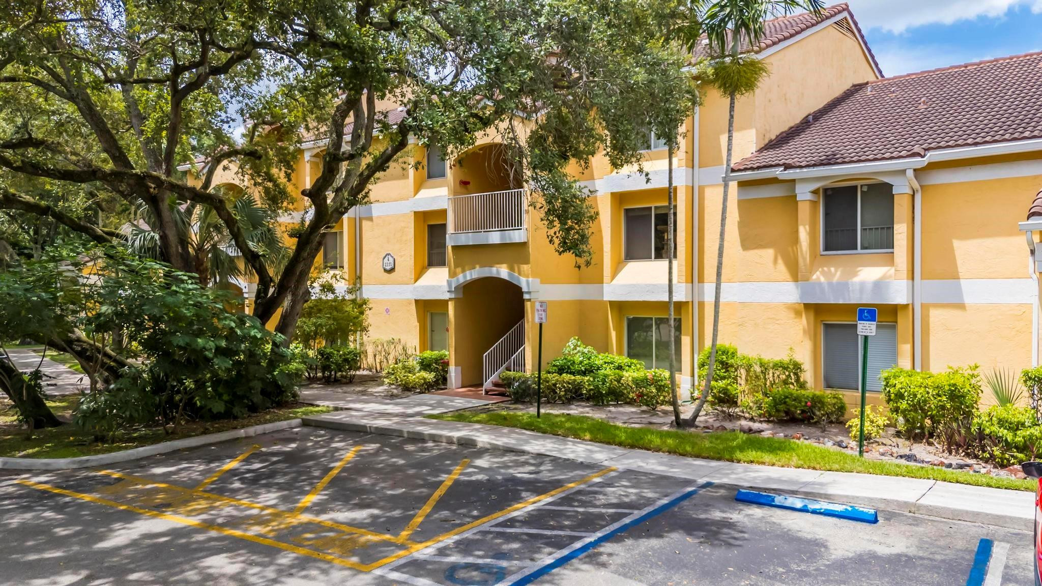 2350 NW 33RD ST 803