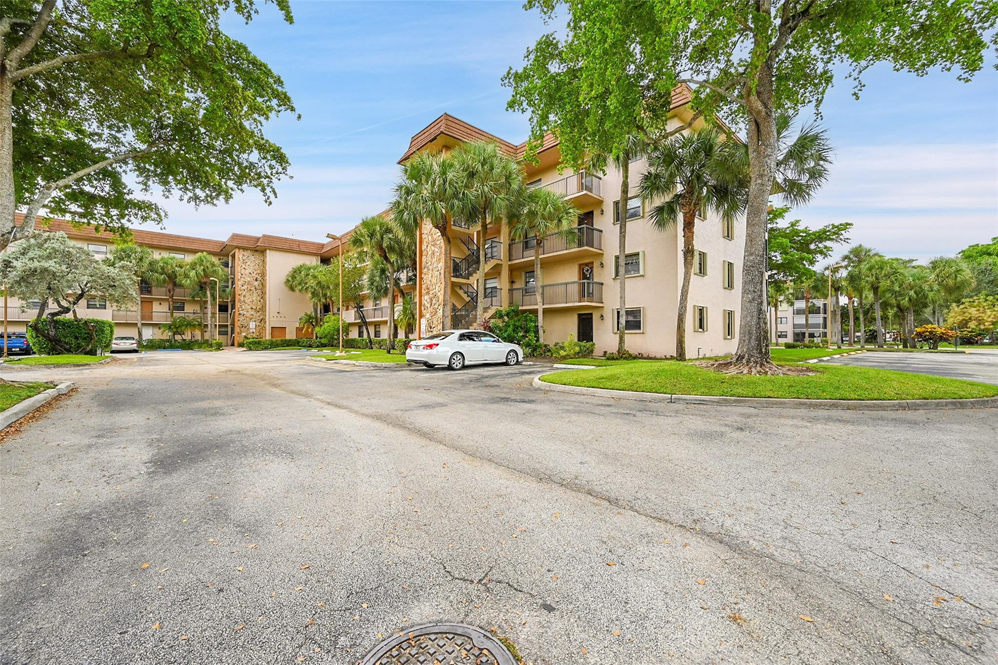 4940 E SABAL PALM 202