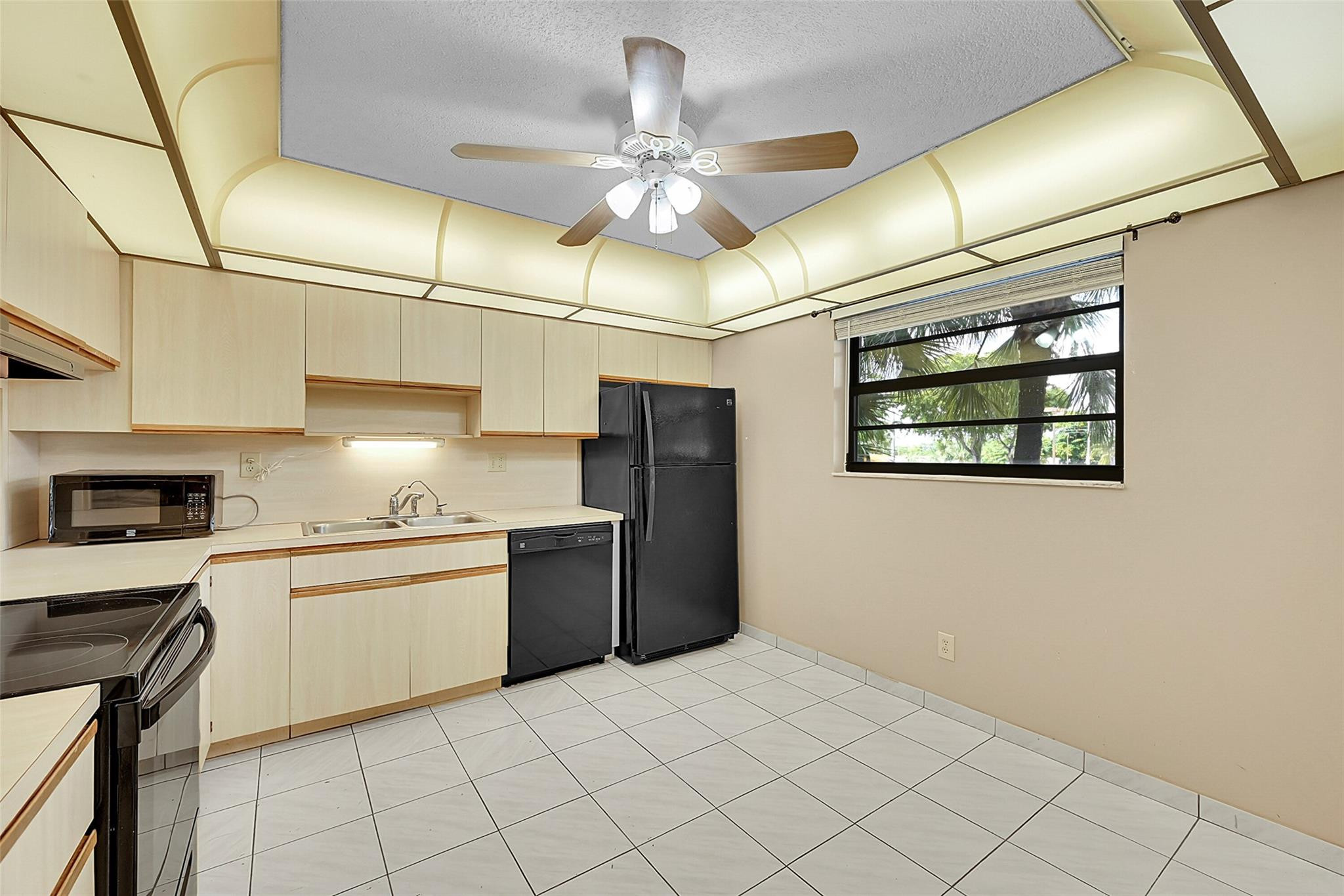 4940 E SABAL PALM 202