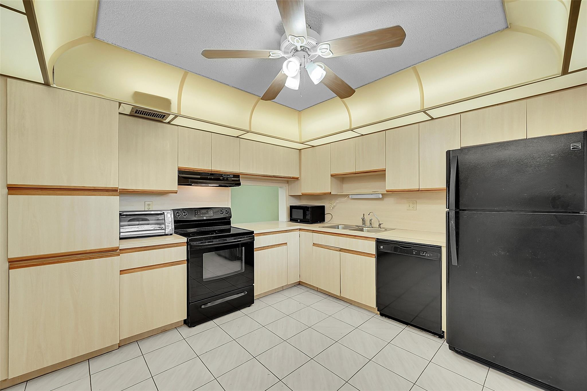 4940 E SABAL PALM 202