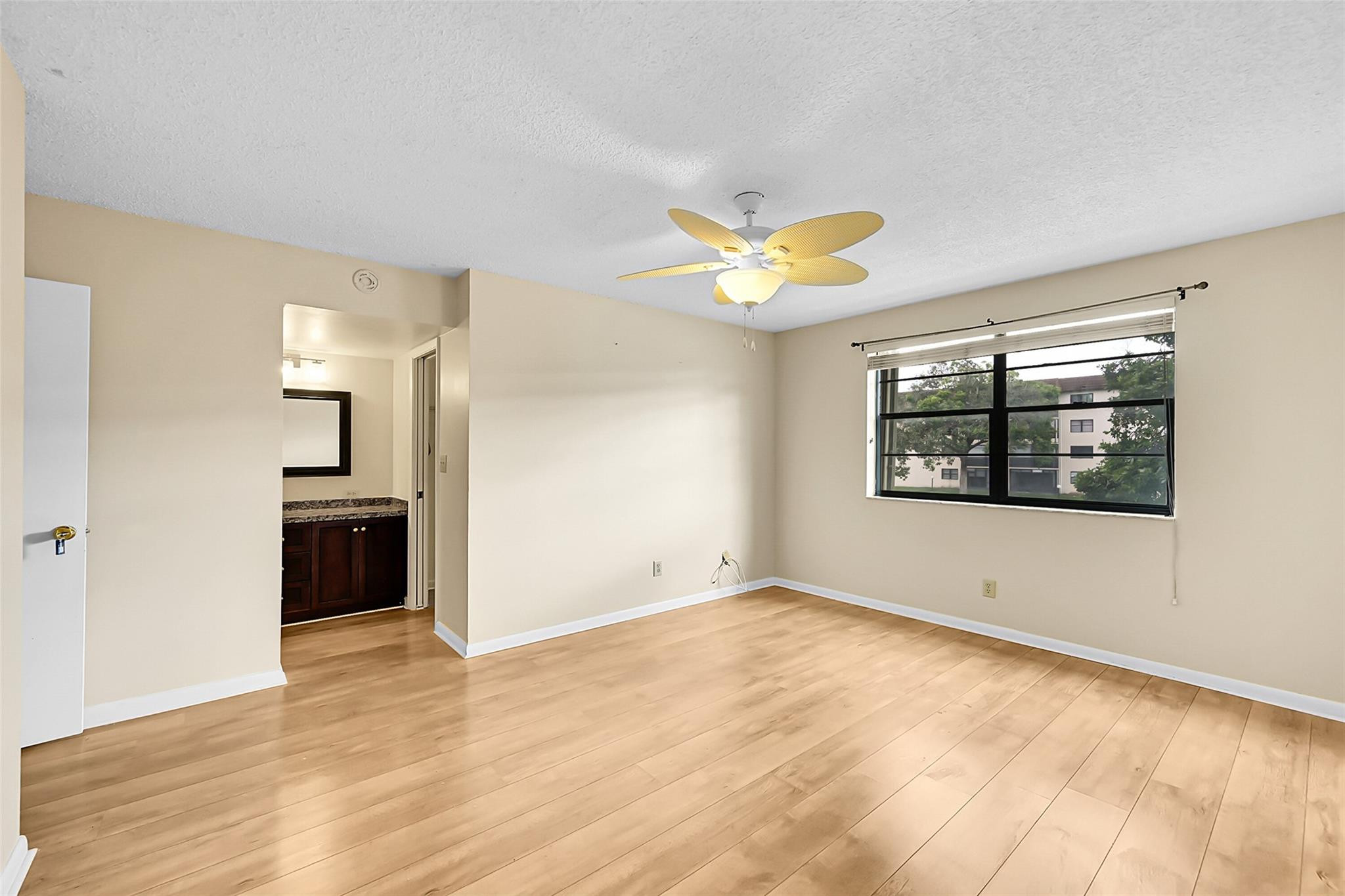 4940 E SABAL PALM 202