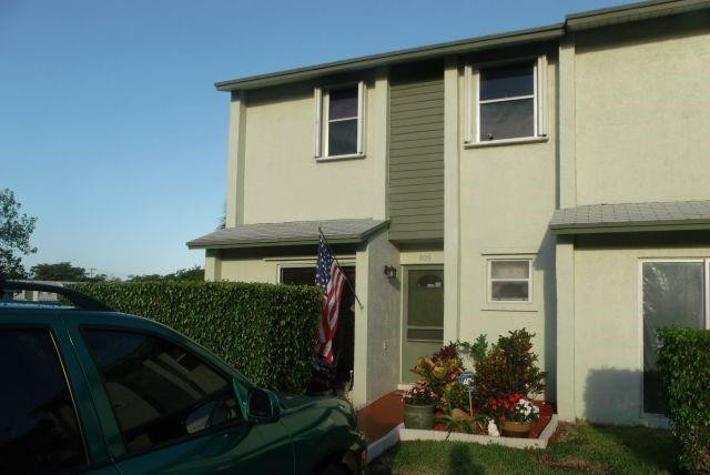 809 Crystal Lake Dr 809