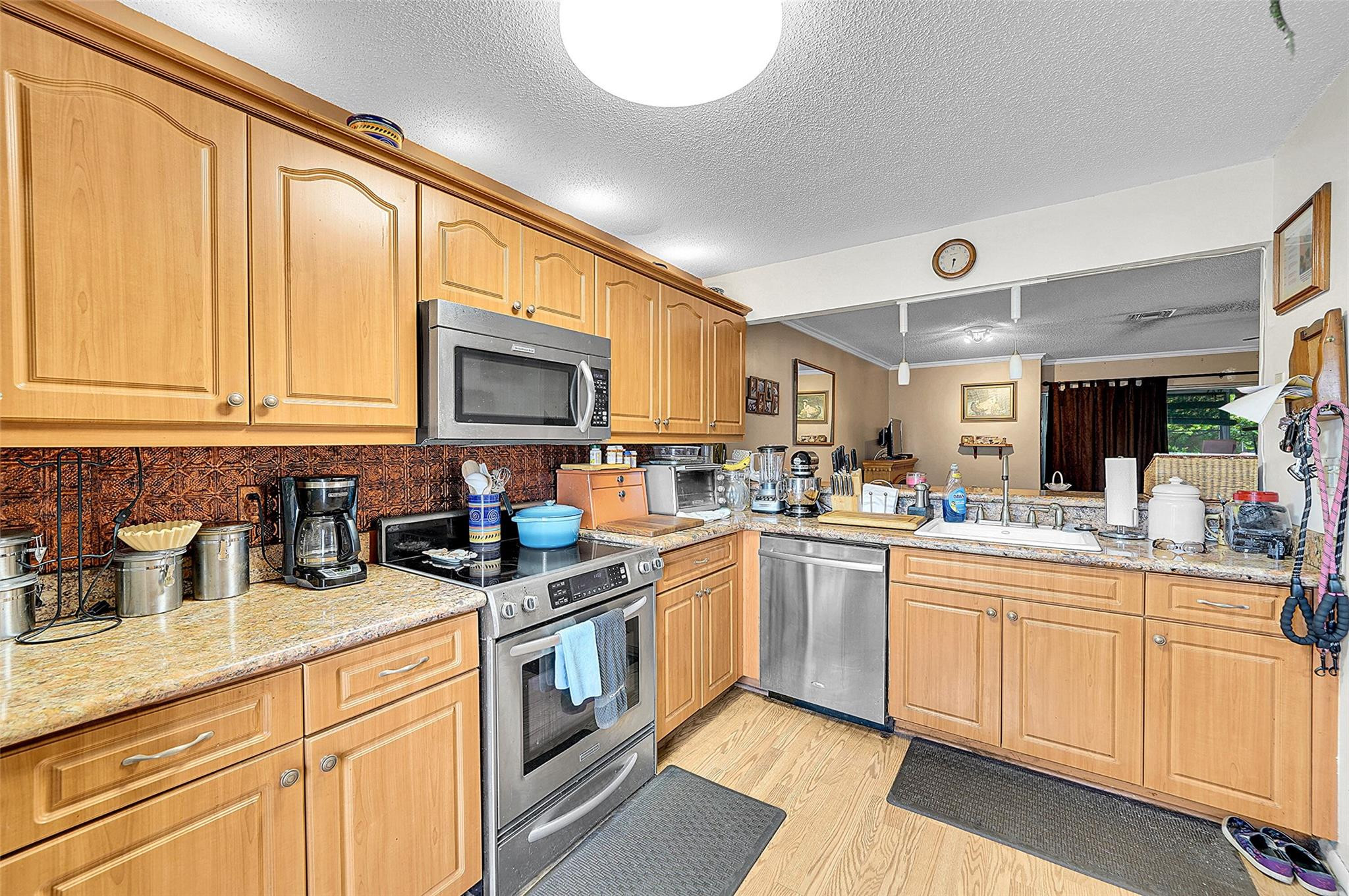 809 Crystal Lake Dr 809