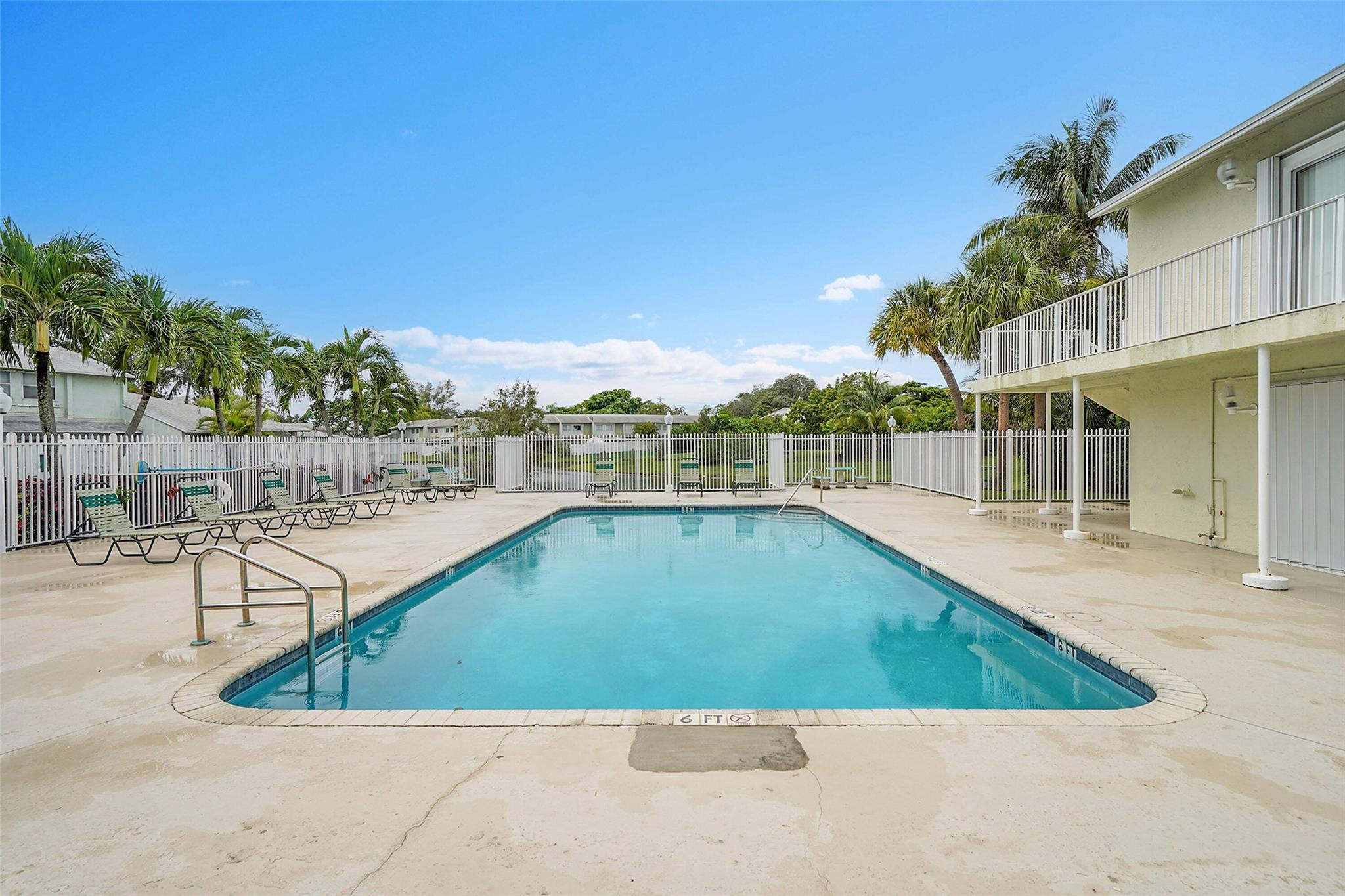 809 Crystal Lake Dr 809