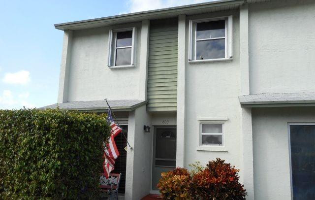 809 Crystal Lake Dr 809