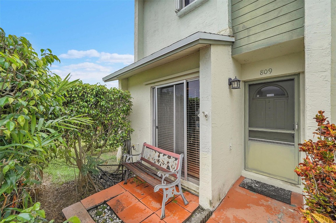 809 Crystal Lake Dr 809