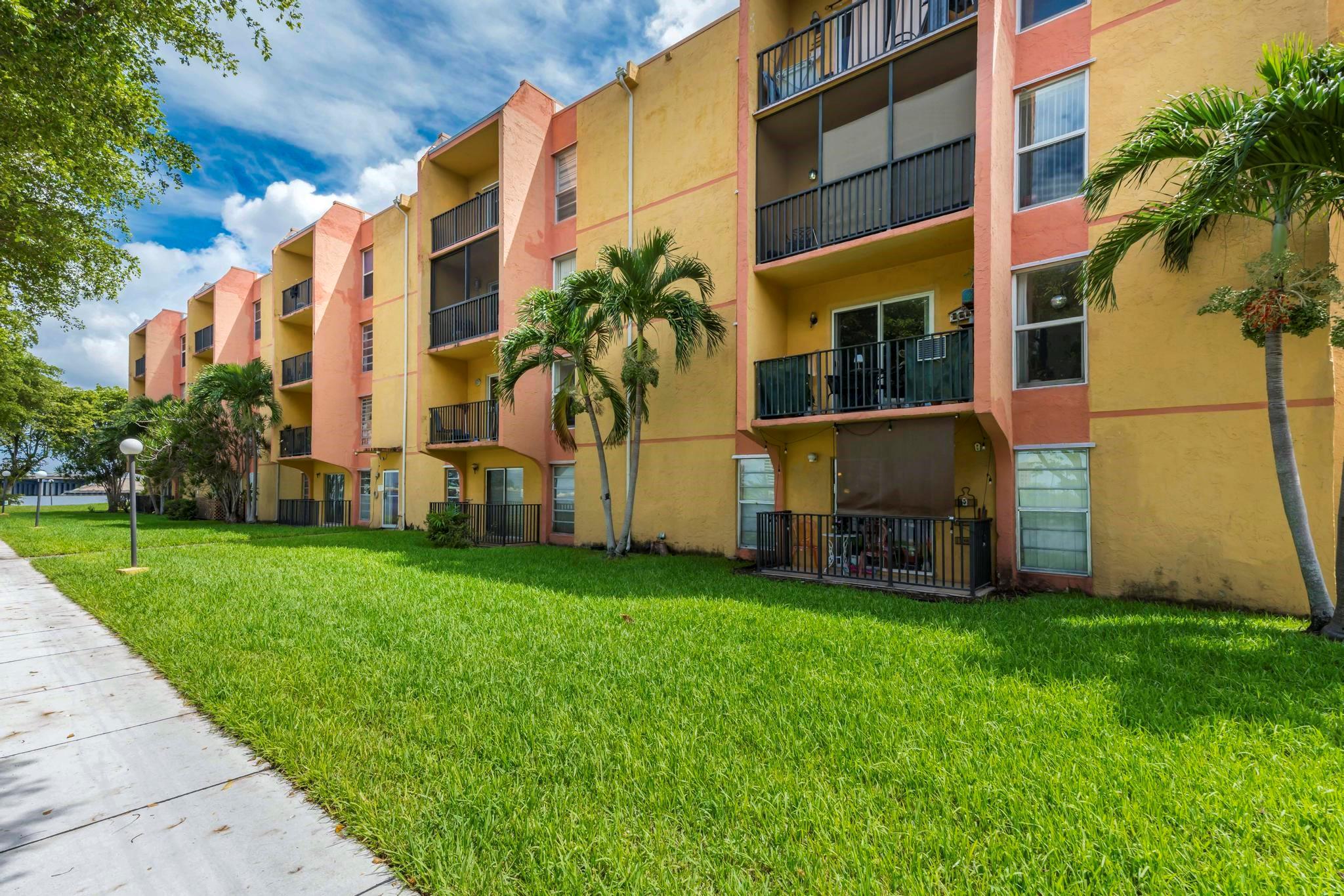 4805 NW 7th St 105-15