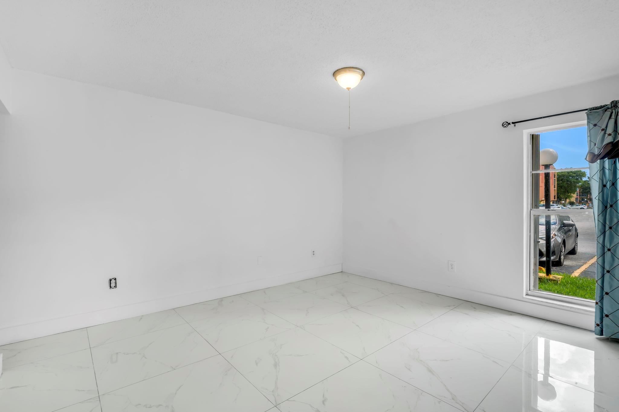 4805 NW 7th St 105-15