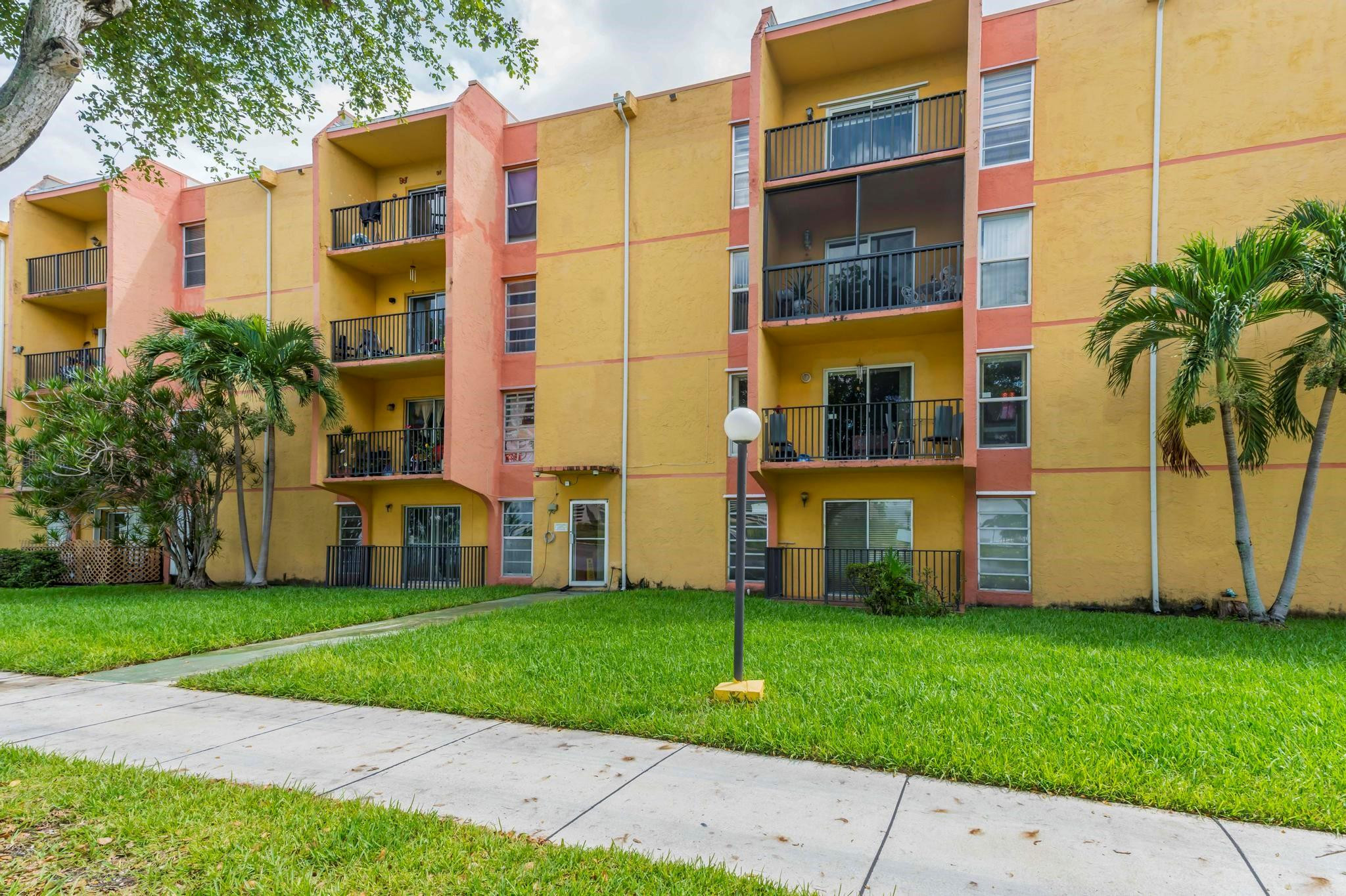 4805 NW 7th St 105-15