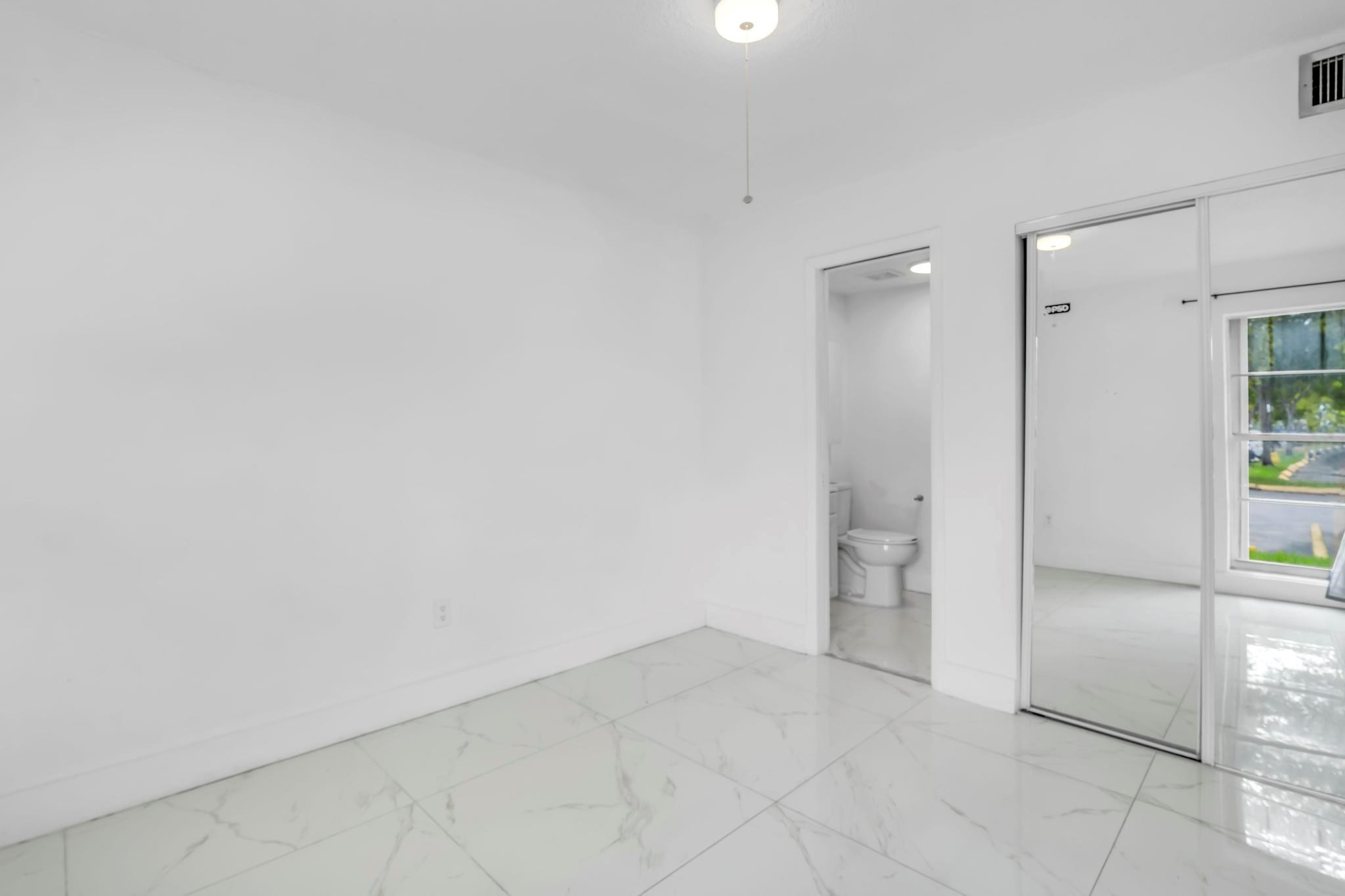 4805 NW 7th St 105-15