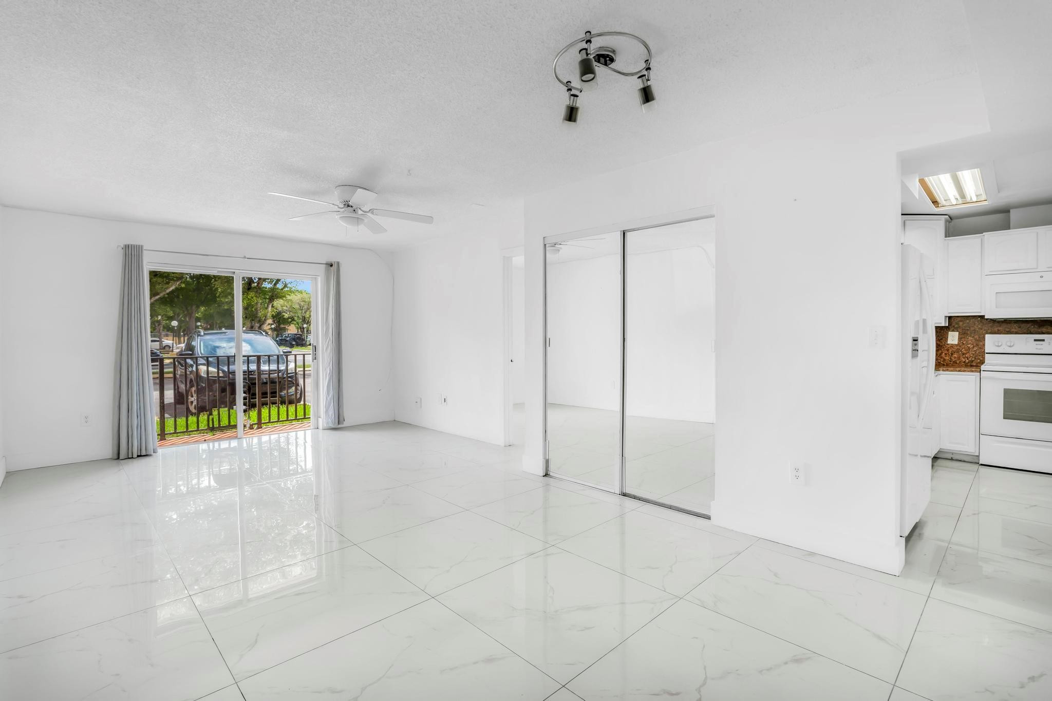4805 NW 7th St 105-15